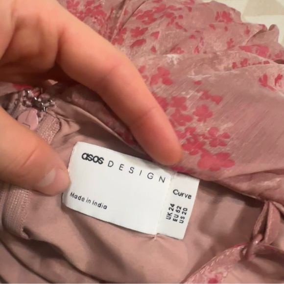 ASOS DESIGN Curve pleated chiffon twist front maxi dress in pink floral - Picture 6 of 6